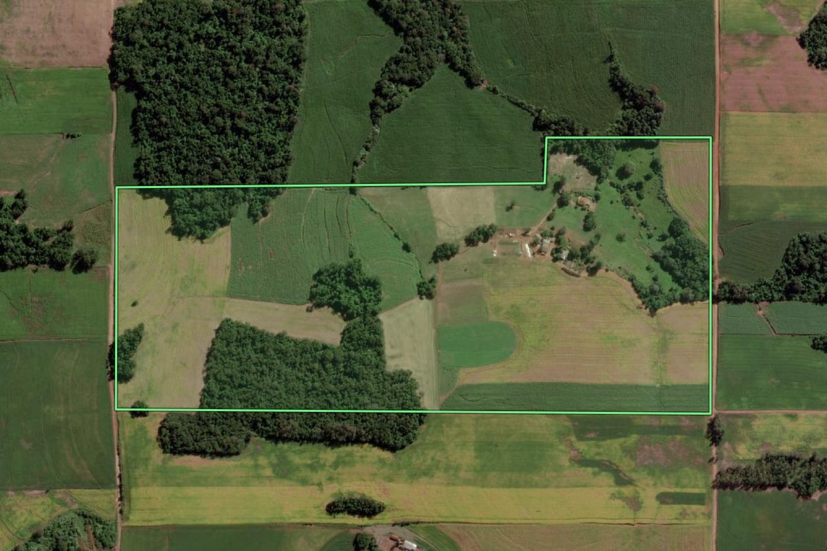 Imagem de satélite do imóvel rural em Campina das Missões (RS), com o contorno declarado no CAR desenhado por cima.