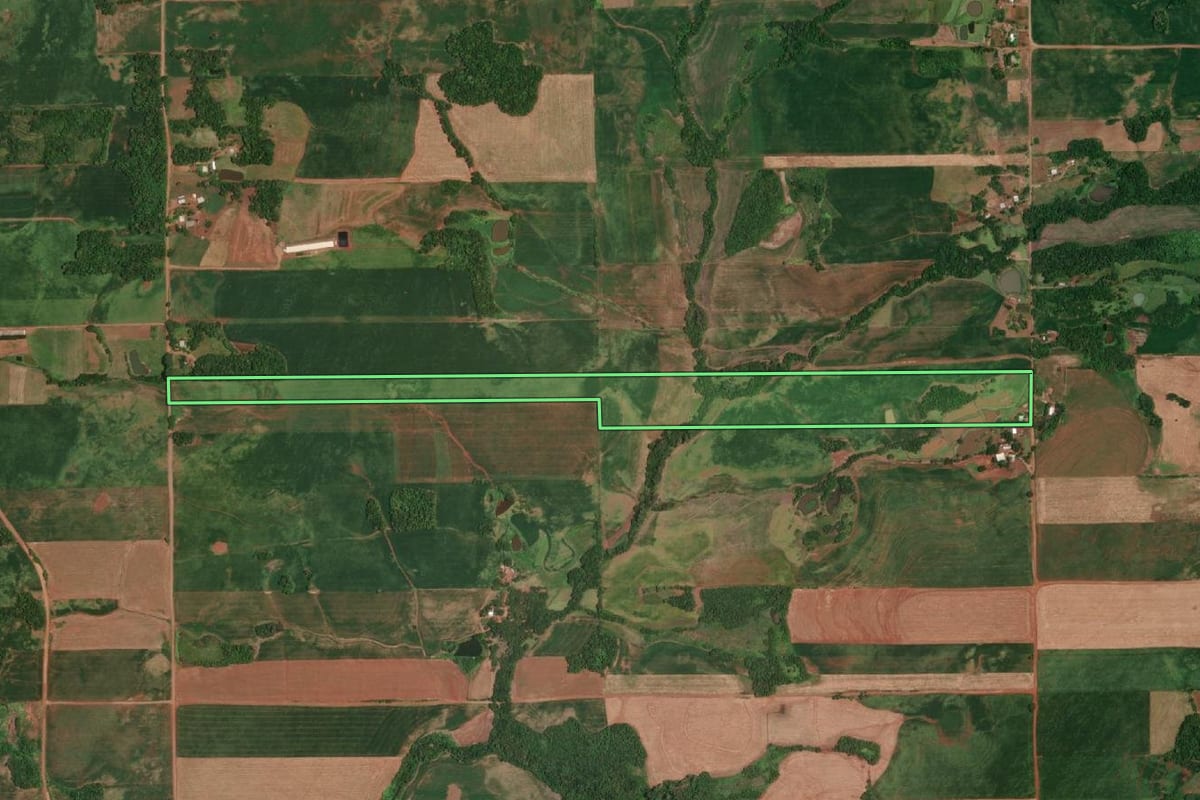 Imagem de satélite do imóvel rural em Campina das Missões (RS), com o contorno declarado no CAR desenhado por cima.
