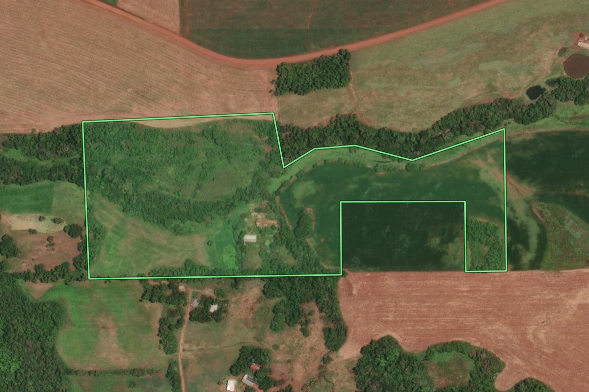 Imagem de satélite do imóvel rural em Campina das Missões (RS), com o contorno declarado no CAR desenhado por cima.