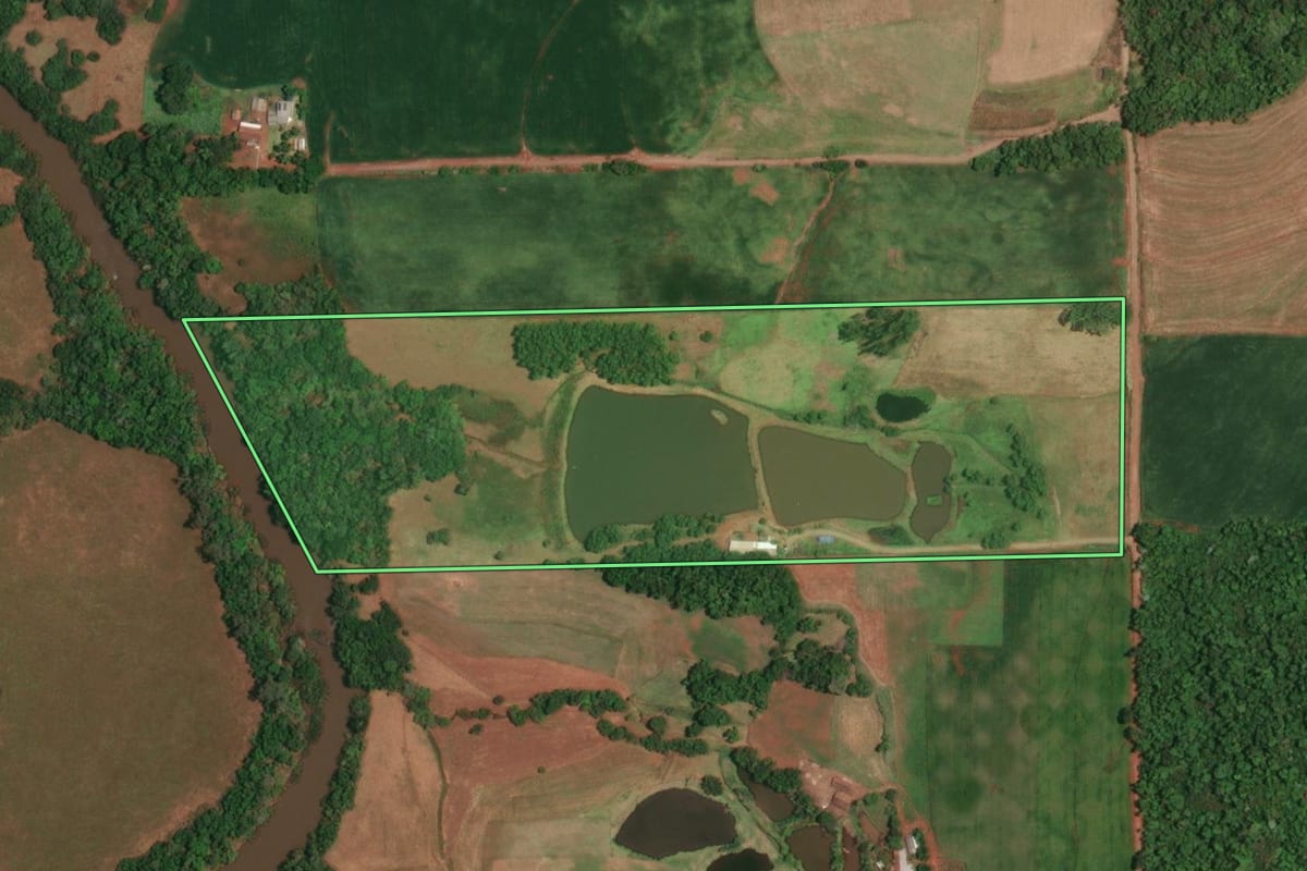 Imagem de satélite do imóvel rural em Campina das Missões (RS), com o contorno declarado no CAR desenhado por cima.