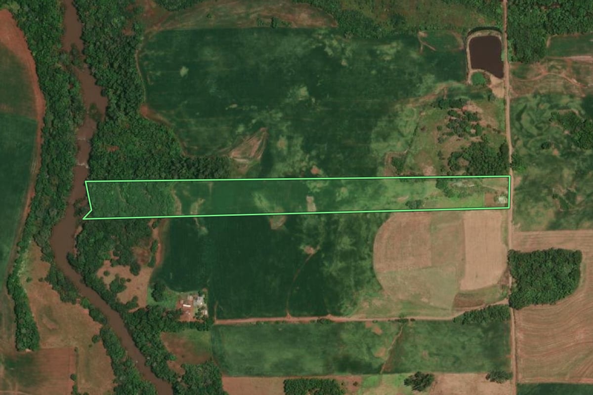 Imagem de satélite do imóvel rural em Campina das Missões (RS), com o contorno declarado no CAR desenhado por cima.