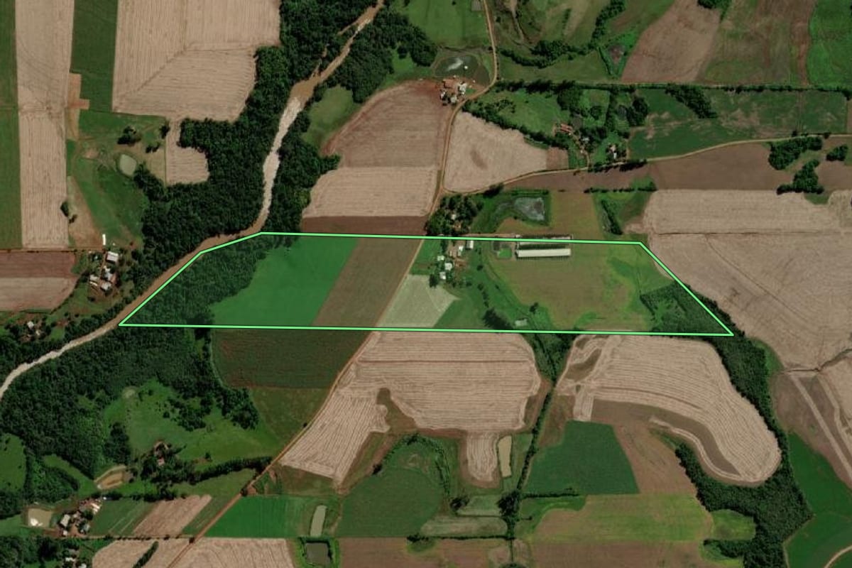 Imagem de satélite do imóvel rural em Campina das Missões (RS), com o contorno declarado no CAR desenhado por cima.