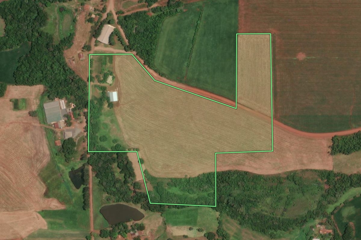 Imagem de satélite do imóvel rural em Campina das Missões (RS), com o contorno declarado no CAR desenhado por cima.