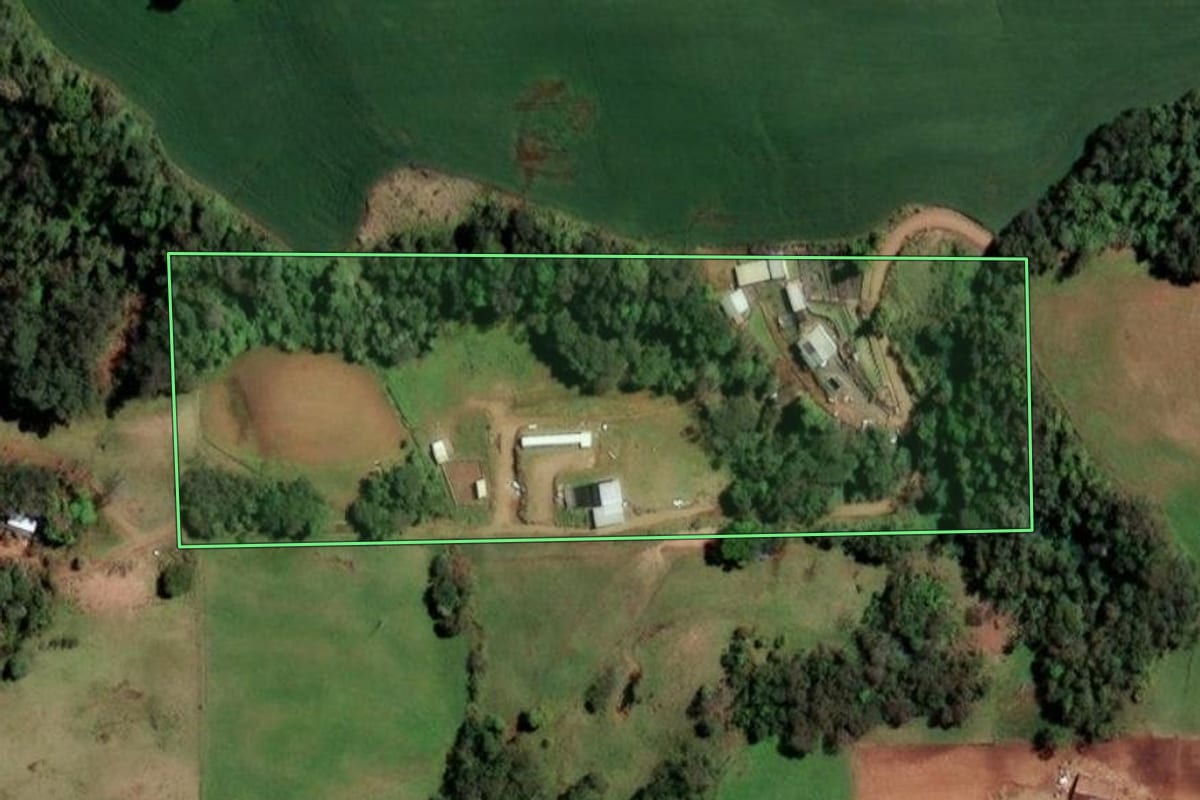 Imagem de satélite do imóvel rural em Campina das Missões (RS), com o contorno declarado no CAR desenhado por cima.