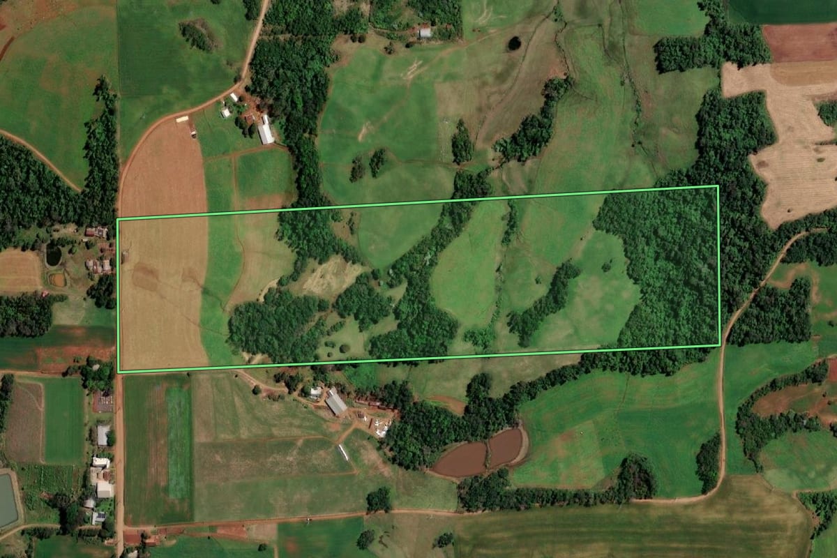 Imagem de satélite do imóvel rural em Campina das Missões (RS), com o contorno declarado no CAR desenhado por cima.