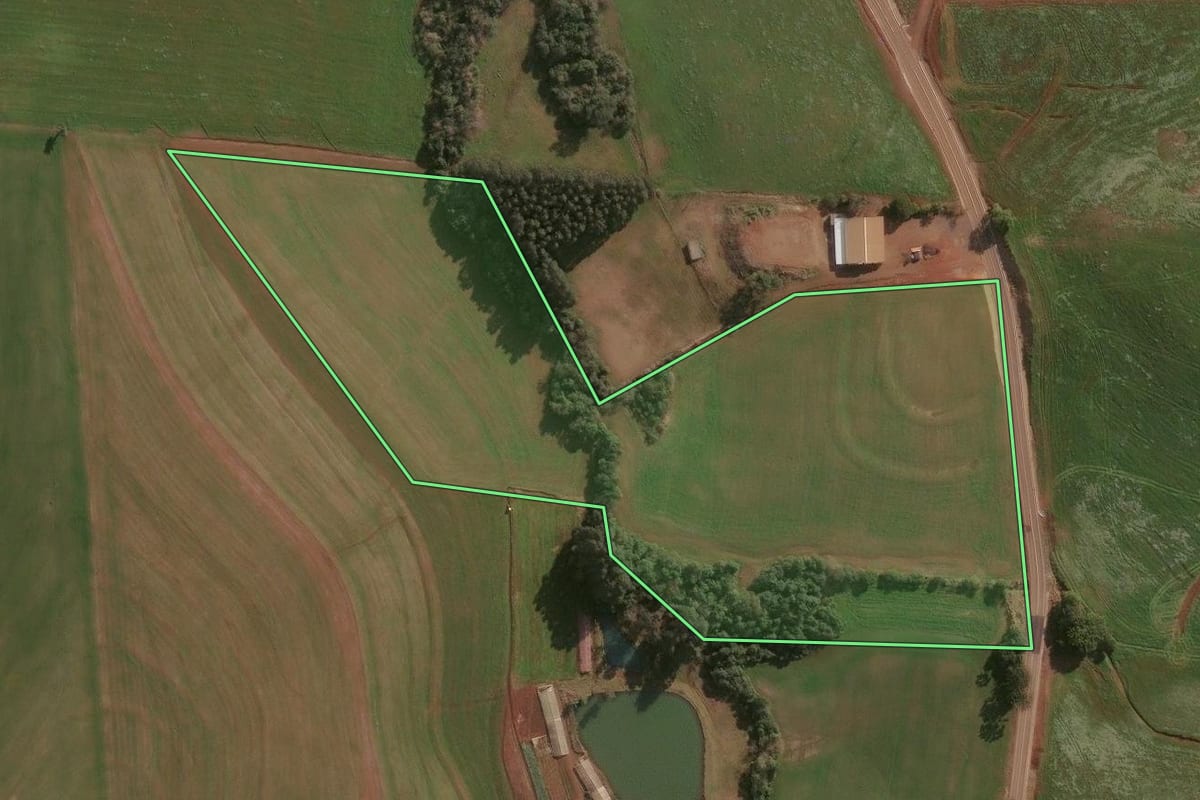 Imagem de satélite do imóvel rural em Campinas do Sul (RS), com o contorno declarado no CAR desenhado por cima.