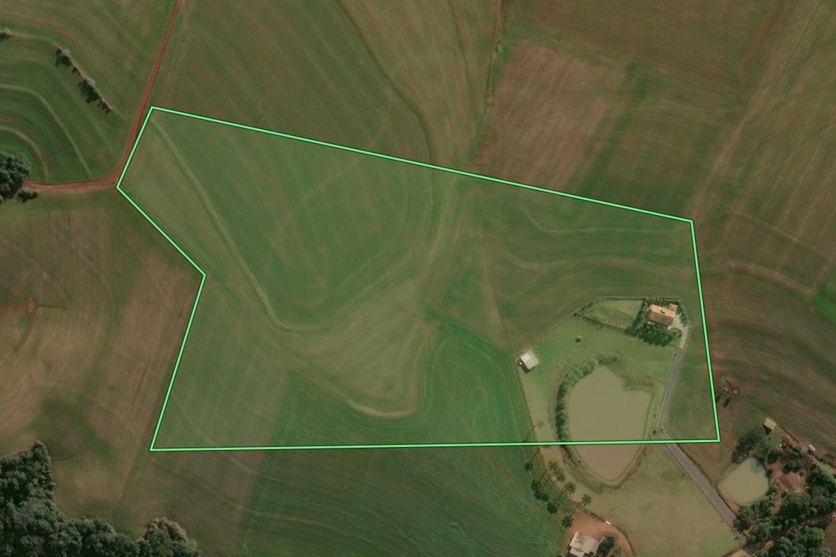 Imagem de satélite do imóvel rural em Campinas do Sul (RS), com o contorno declarado no CAR desenhado por cima.