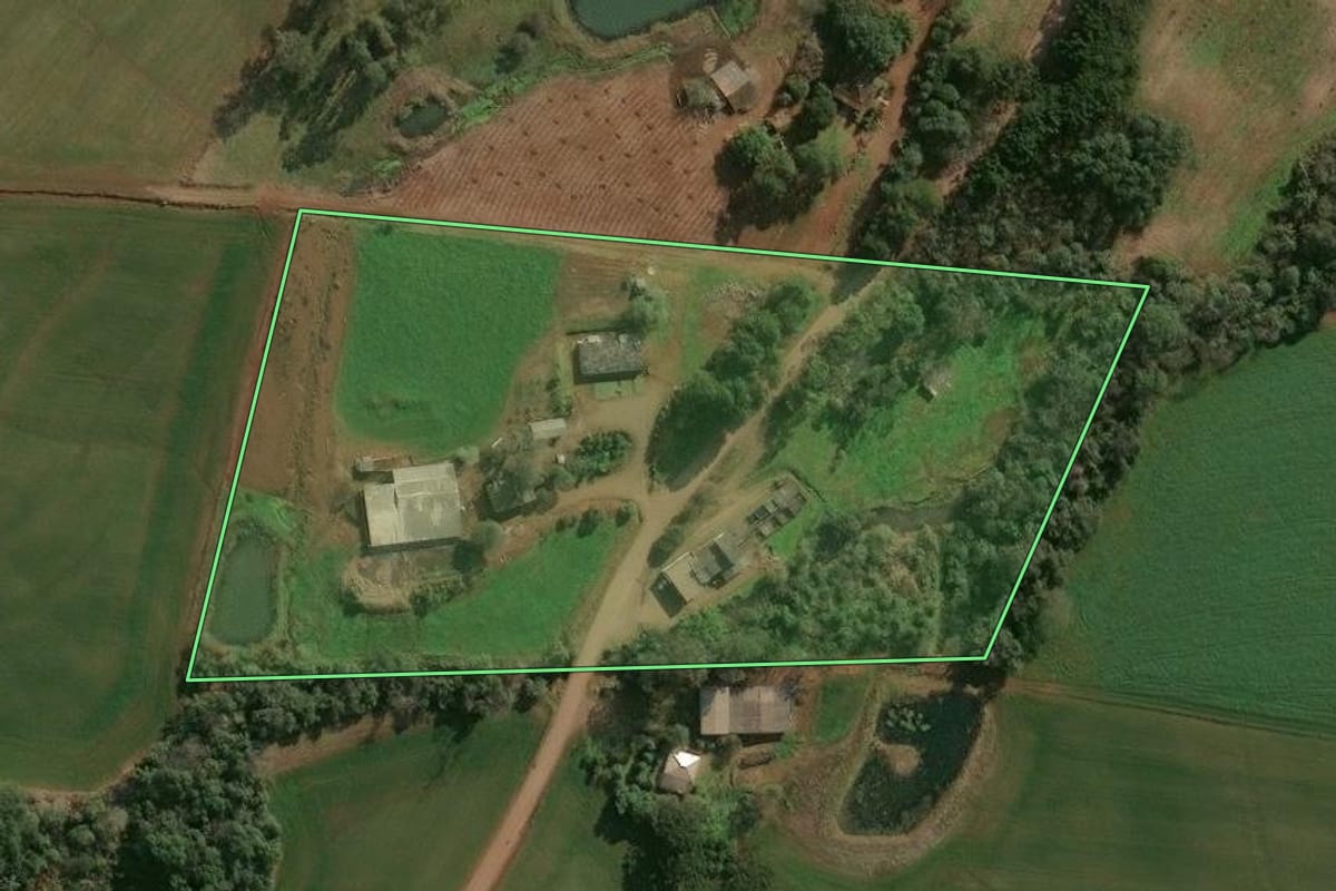Imagem de satélite do imóvel rural em Campinas do Sul (RS), com o contorno declarado no CAR desenhado por cima.