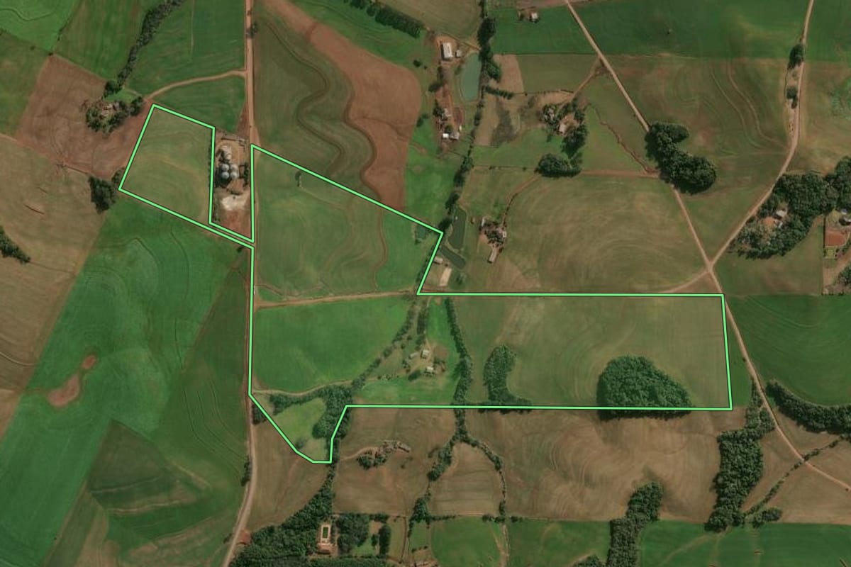 Imagem de satélite do imóvel rural em Campinas do Sul (RS), com o contorno declarado no CAR desenhado por cima.