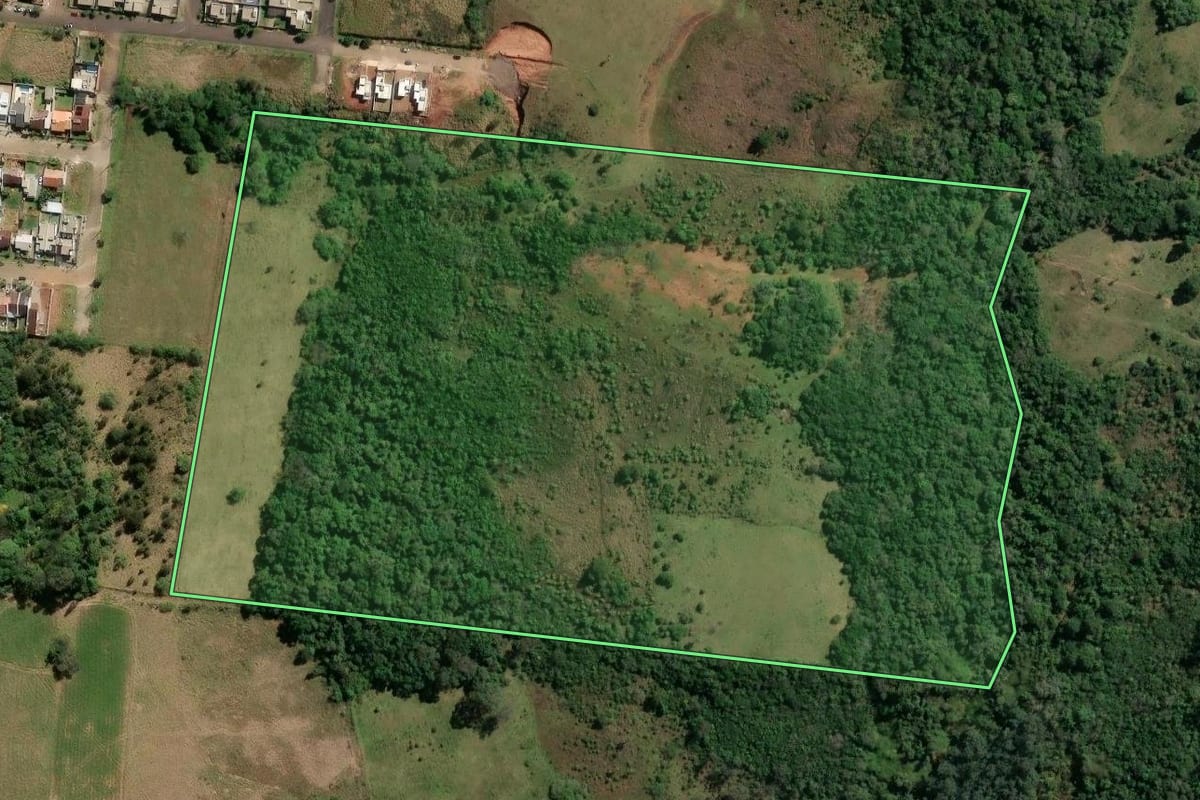 Imagem de satélite do imóvel rural em Campo Bom (RS), com o contorno declarado no CAR desenhado por cima.