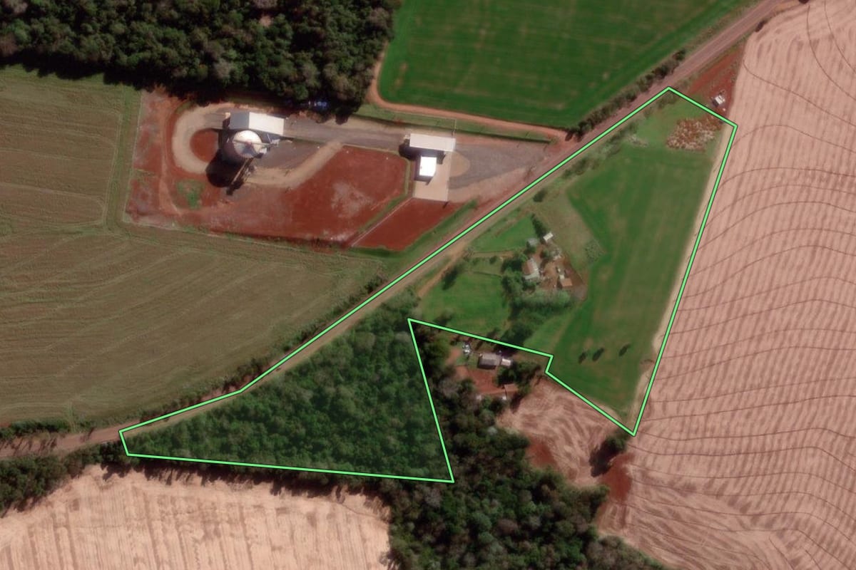 Imagem de satélite do imóvel rural em Campo Novo (RS), com o contorno declarado no CAR desenhado por cima.