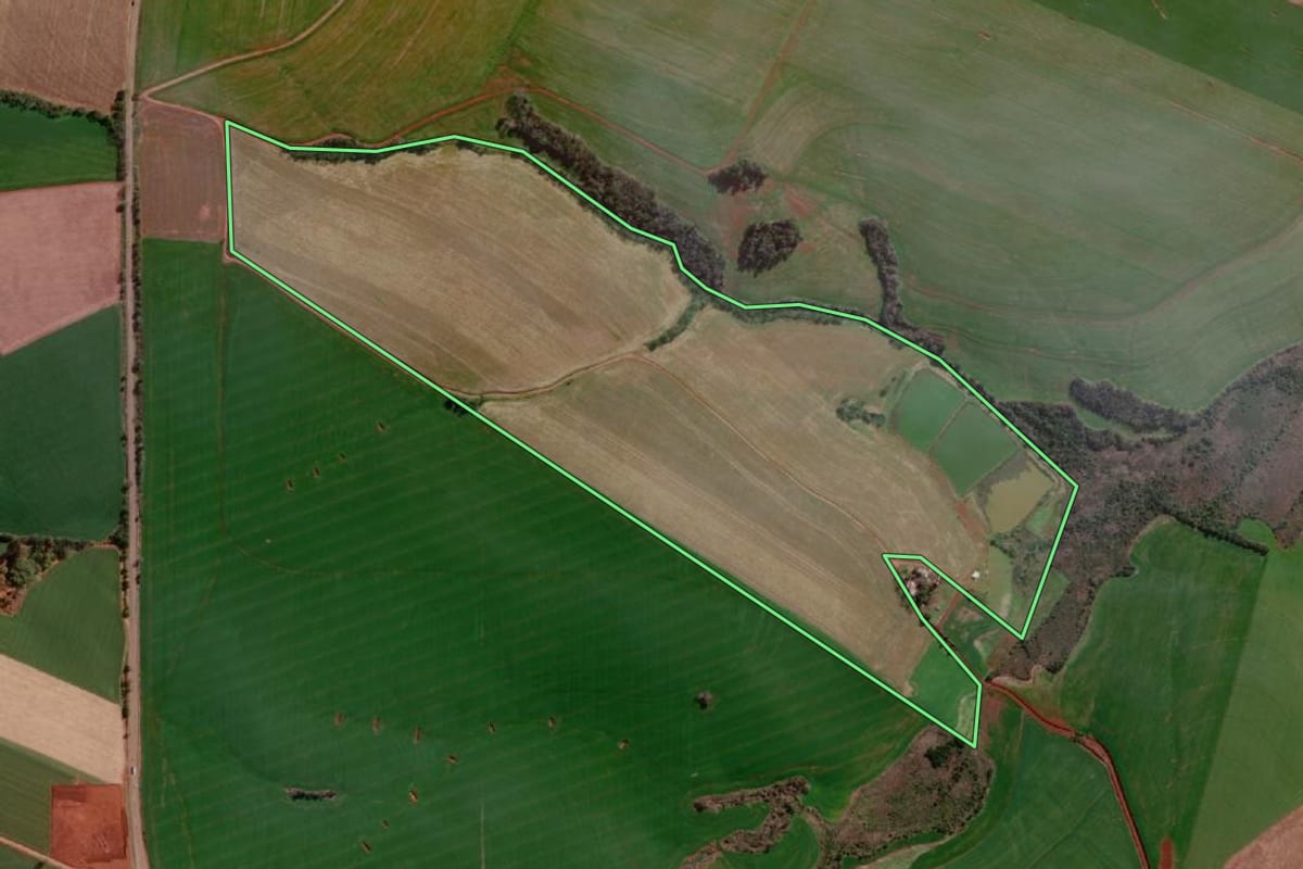 Imagem de satélite do imóvel rural em Campo Novo (RS), com o contorno declarado no CAR desenhado por cima.