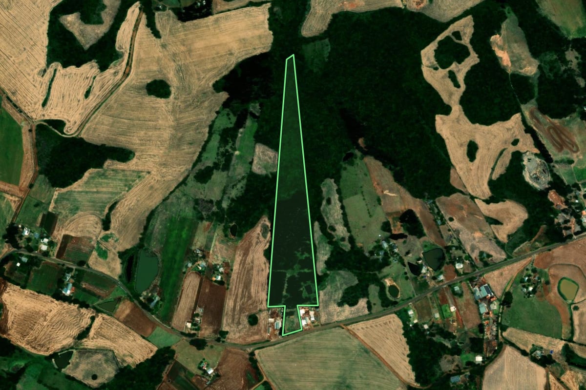 Imagem de satélite do imóvel rural em Campos Borges (RS), com o contorno declarado no CAR desenhado por cima.