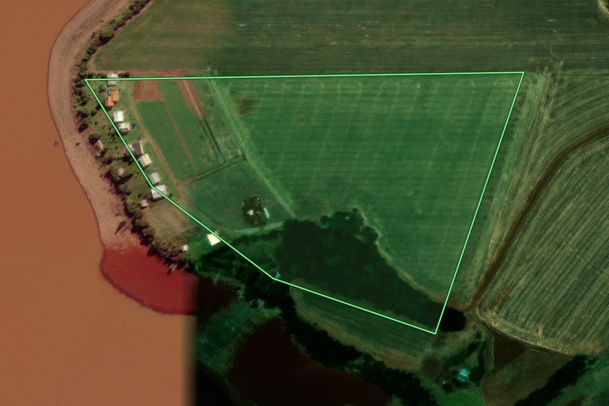 Imagem de satélite do imóvel rural em Campos Borges (RS), com o contorno declarado no CAR desenhado por cima.