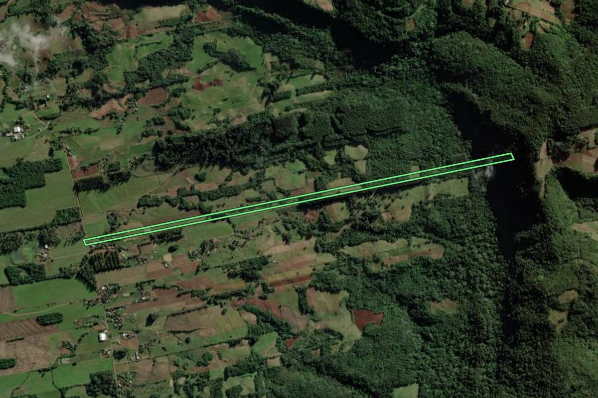 Imagem de satélite do imóvel rural em Candelária (RS), com o contorno declarado no CAR desenhado por cima.