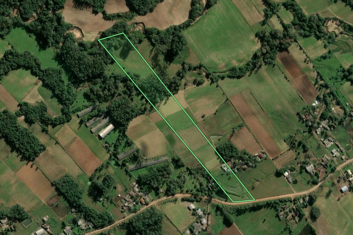 Imagem de satélite do imóvel rural em Candelária (RS), com o contorno declarado no CAR desenhado por cima.