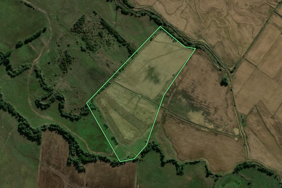 Imagem de satélite do imóvel rural em Candelária (RS), com o contorno declarado no CAR desenhado por cima.