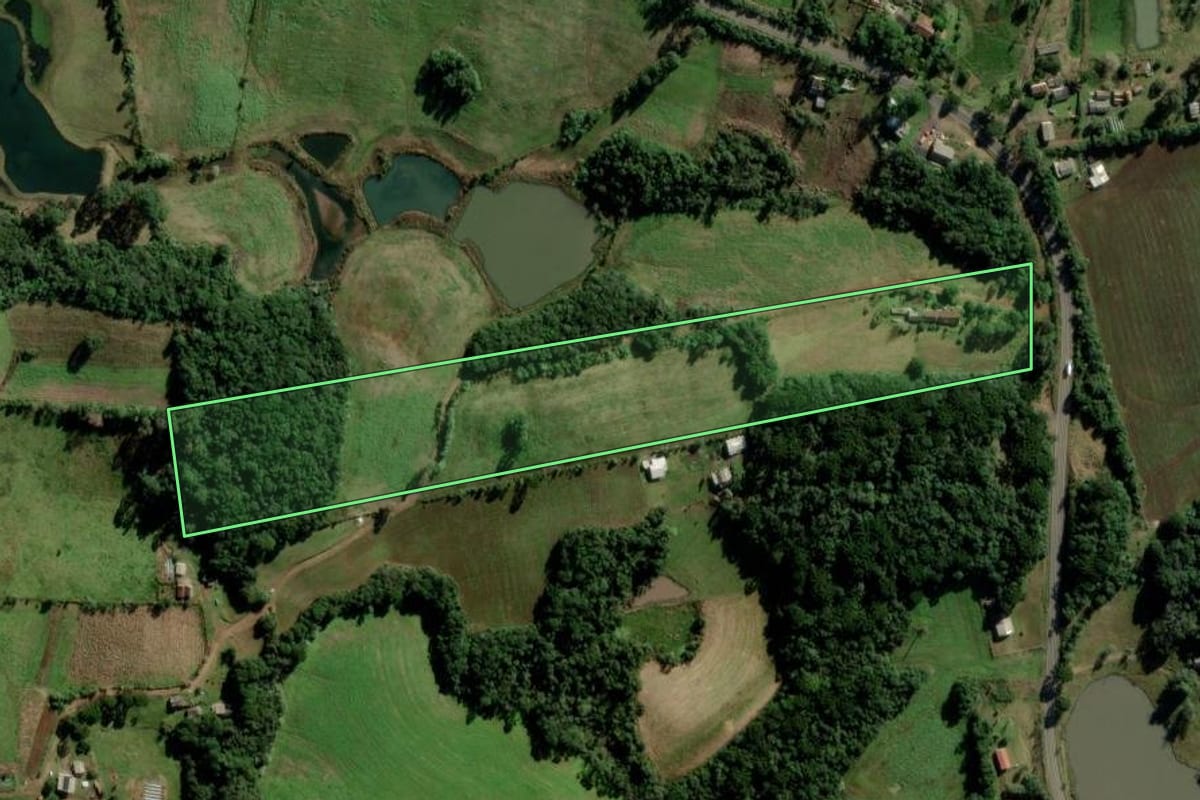 Imagem de satélite do imóvel rural em Candelária (RS), com o contorno declarado no CAR desenhado por cima.