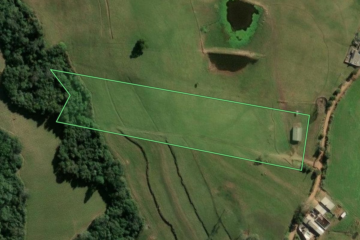 Imagem de satélite do imóvel rural em Candelária (RS), com o contorno declarado no CAR desenhado por cima.