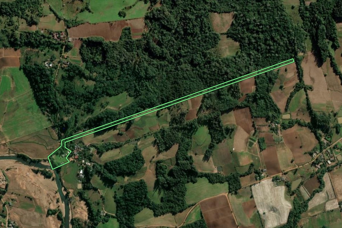 Imagem de satélite do imóvel rural em Candelária (RS), com o contorno declarado no CAR desenhado por cima.