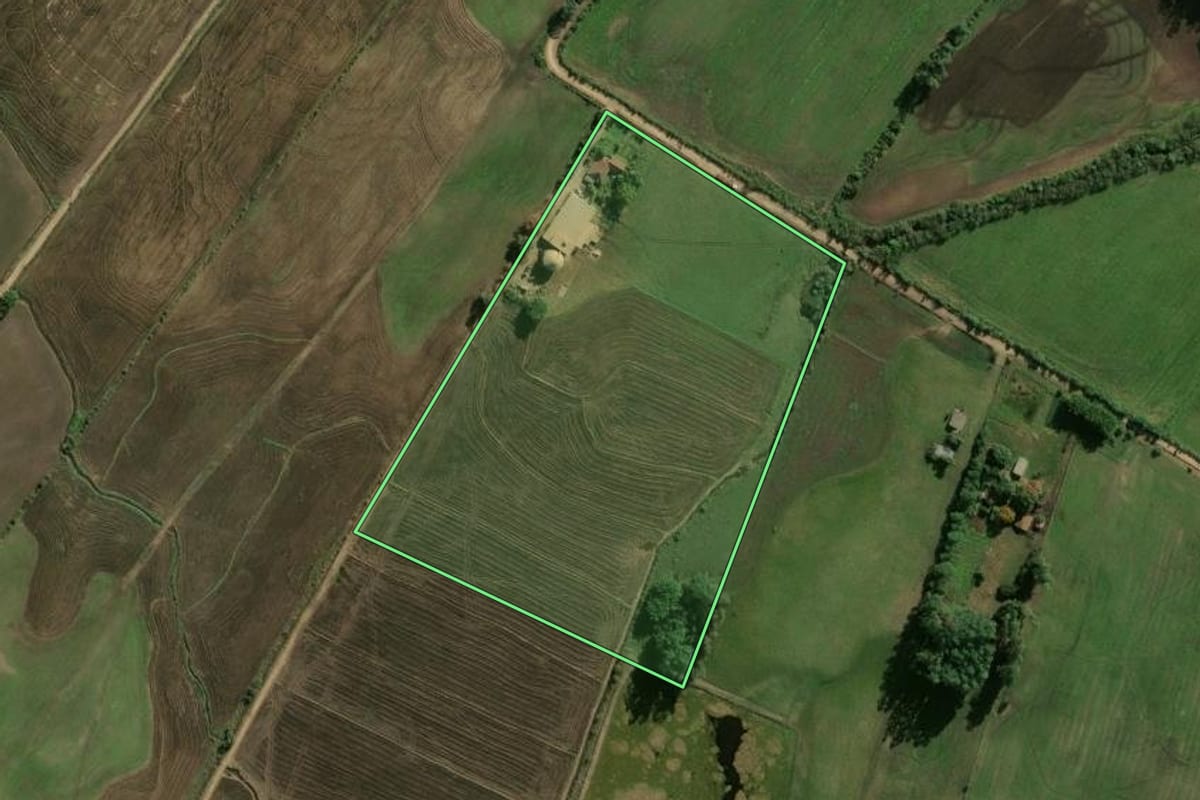 Imagem de satélite do imóvel rural em Candelária (RS), com o contorno declarado no CAR desenhado por cima.