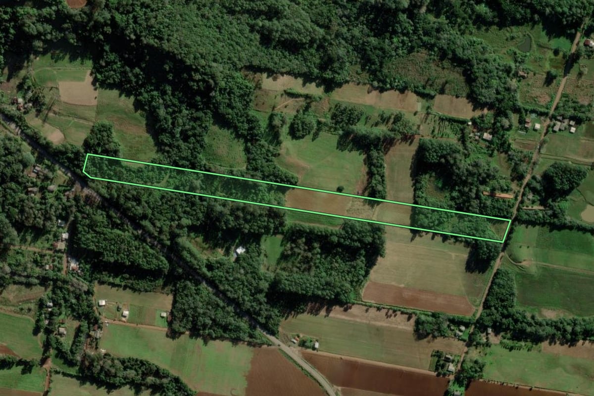 Imagem de satélite do imóvel rural em Candelária (RS), com o contorno declarado no CAR desenhado por cima.