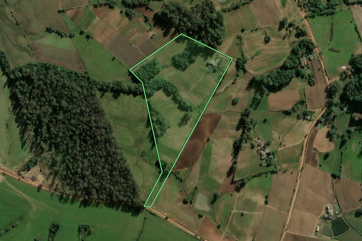 Imagem de satélite do imóvel rural em Candelária (RS), com o contorno declarado no CAR desenhado por cima.