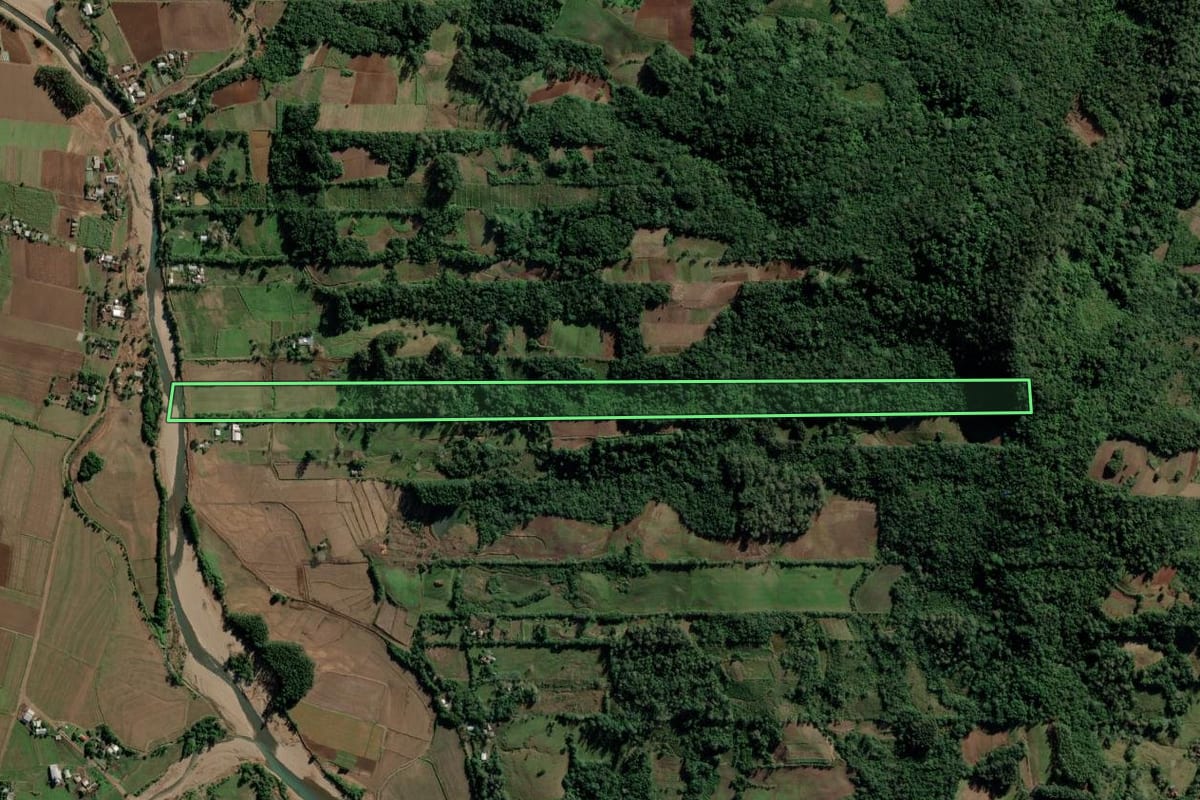 Imagem de satélite do imóvel rural em Candelária (RS), com o contorno declarado no CAR desenhado por cima.