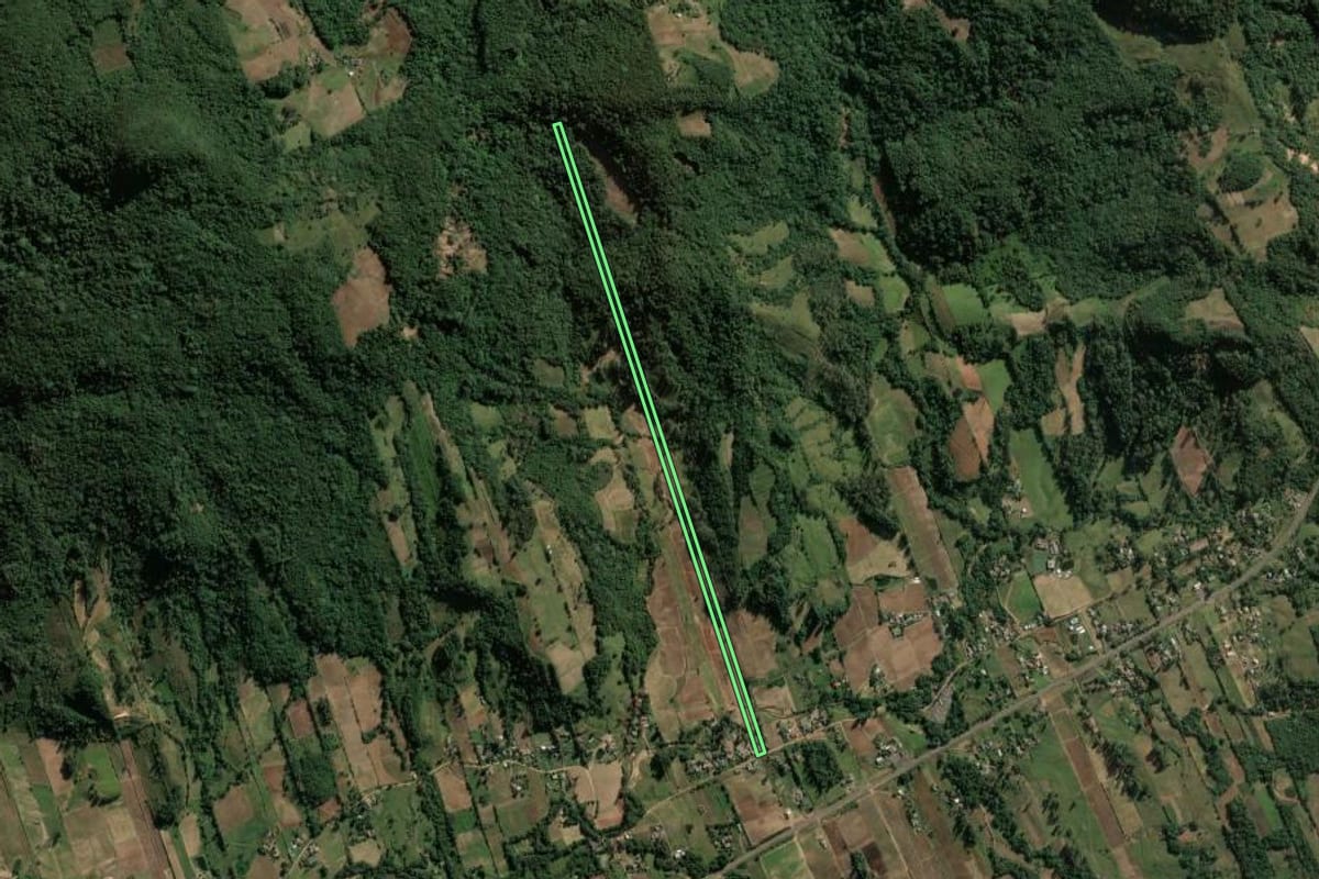 Imagem de satélite do imóvel rural em Candelária (RS), com o contorno declarado no CAR desenhado por cima.