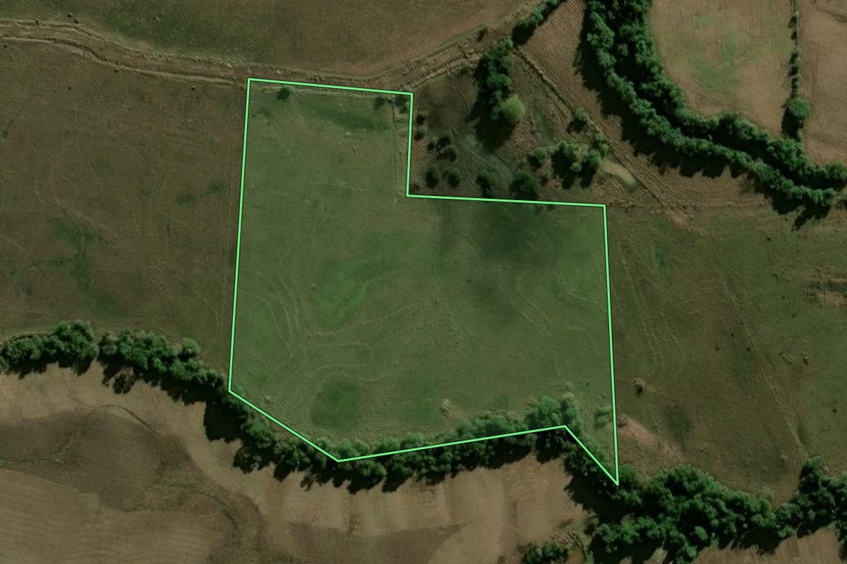 Imagem de satélite do imóvel rural em Candelária (RS), com o contorno declarado no CAR desenhado por cima.