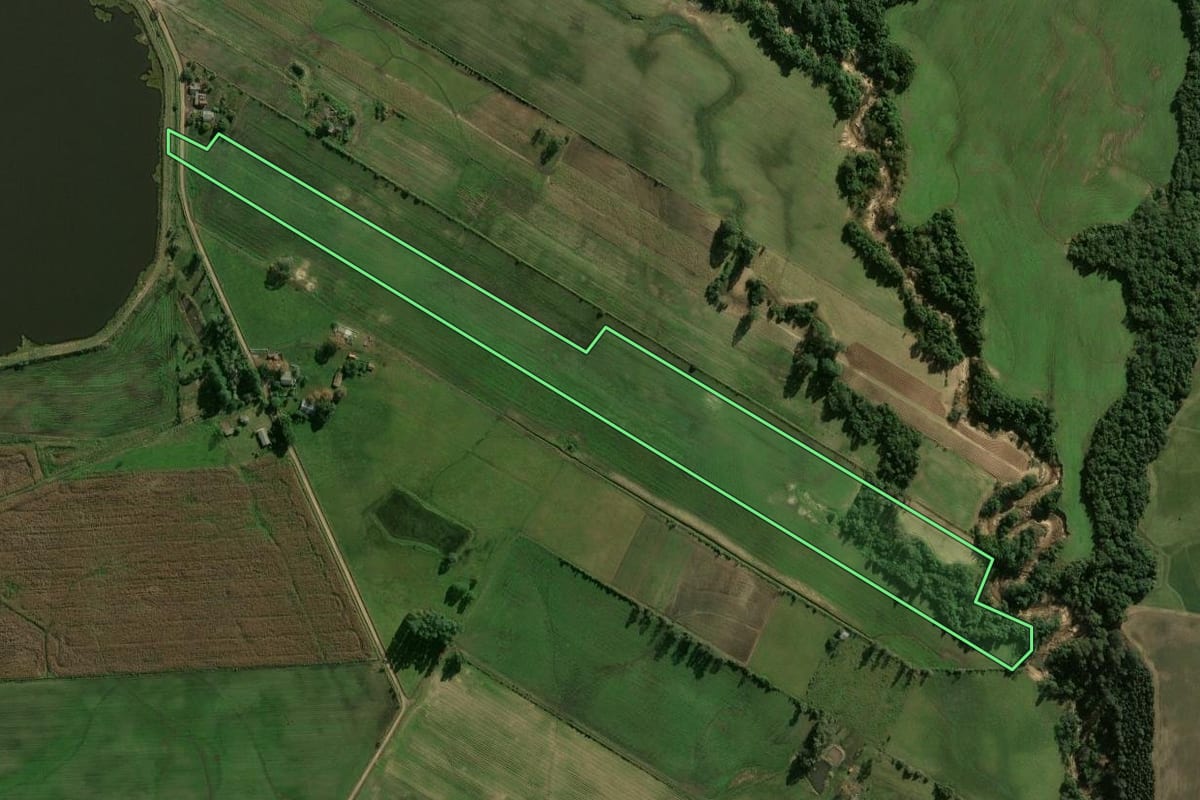 Imagem de satélite do imóvel rural em Candelária (RS), com o contorno declarado no CAR desenhado por cima.