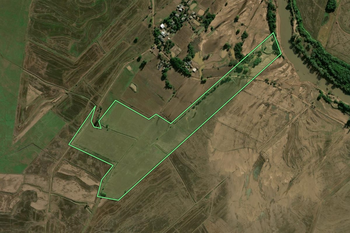 Imagem de satélite do imóvel rural em Candelária (RS), com o contorno declarado no CAR desenhado por cima.