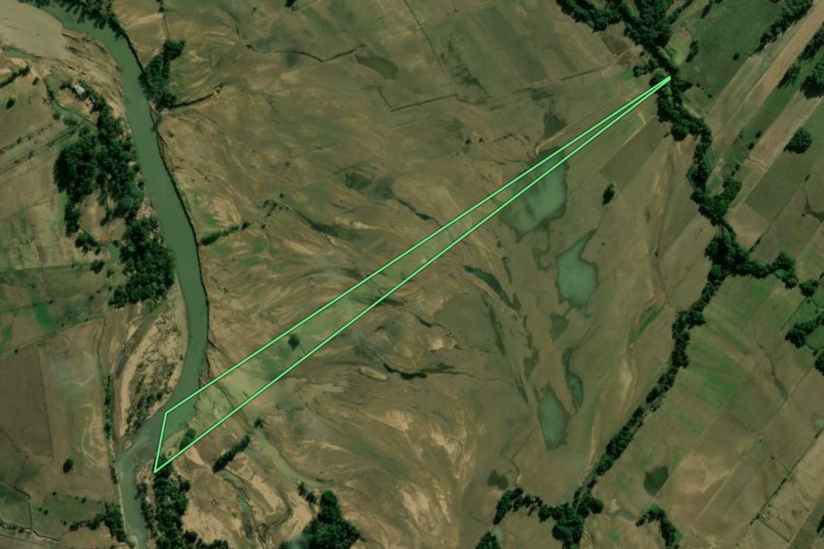 Imagem de satélite do imóvel rural em Candelária (RS), com o contorno declarado no CAR desenhado por cima.