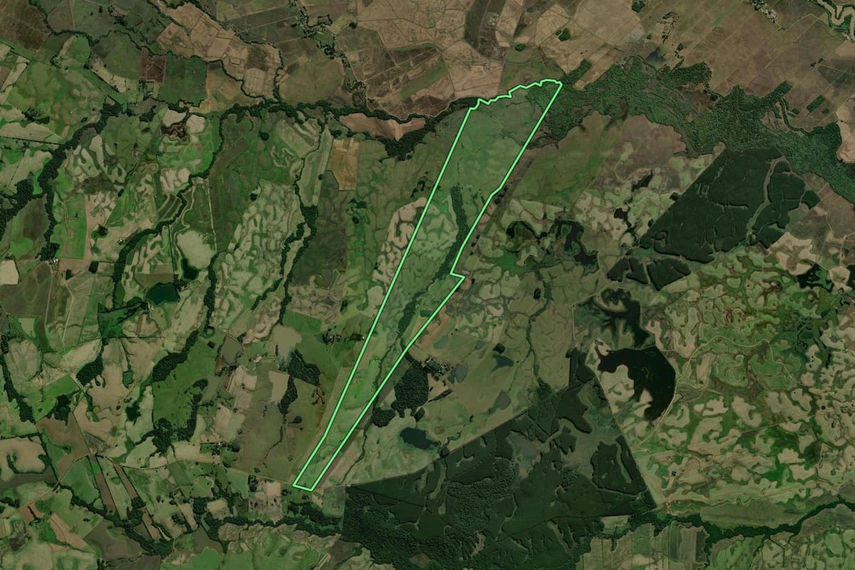 Imagem de satélite do imóvel rural em Candelária (RS), com o contorno declarado no CAR desenhado por cima.