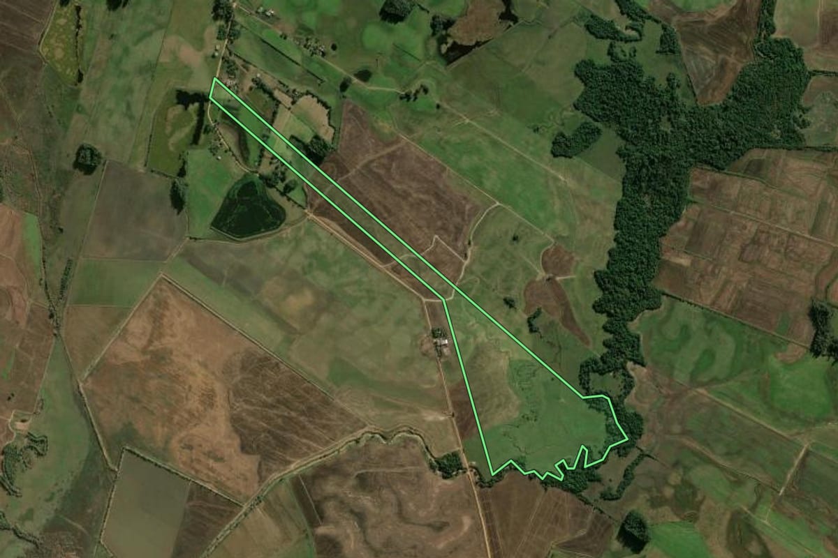 Imagem de satélite do imóvel rural em Candelária (RS), com o contorno declarado no CAR desenhado por cima.