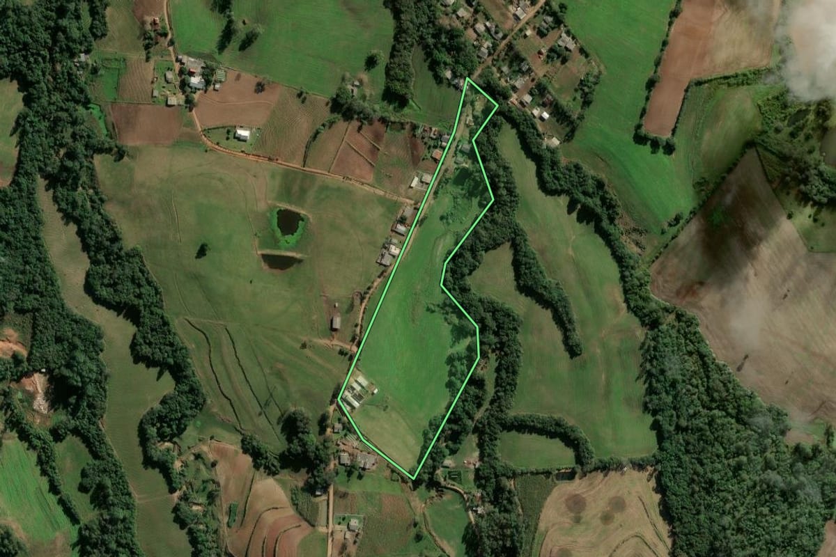 Imagem de satélite do imóvel rural em Candelária (RS), com o contorno declarado no CAR desenhado por cima.