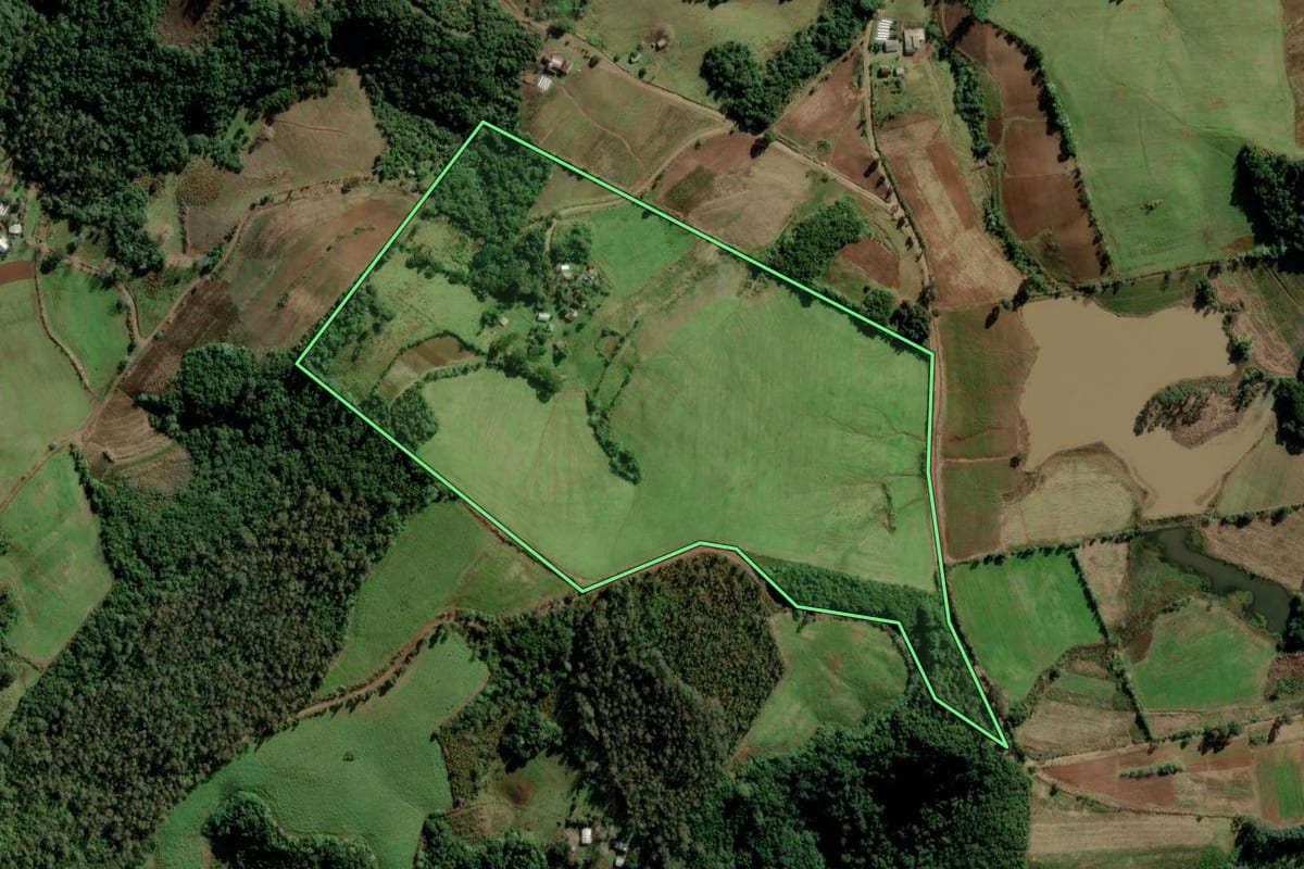 Imagem de satélite do imóvel rural em Candelária (RS), com o contorno declarado no CAR desenhado por cima.