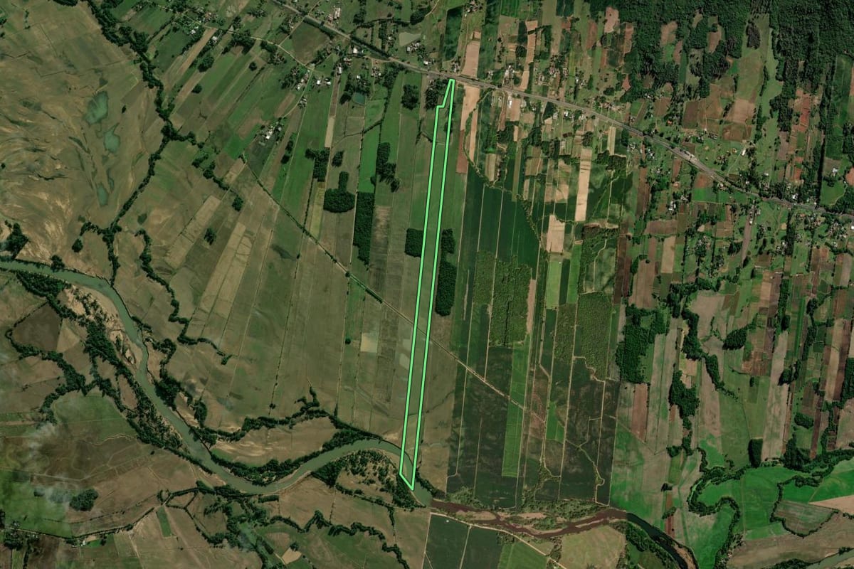 Imagem de satélite do imóvel rural em Candelária (RS), com o contorno declarado no CAR desenhado por cima.