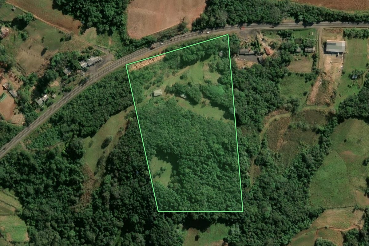 Imagem de satélite do imóvel rural em Candelária (RS), com o contorno declarado no CAR desenhado por cima.