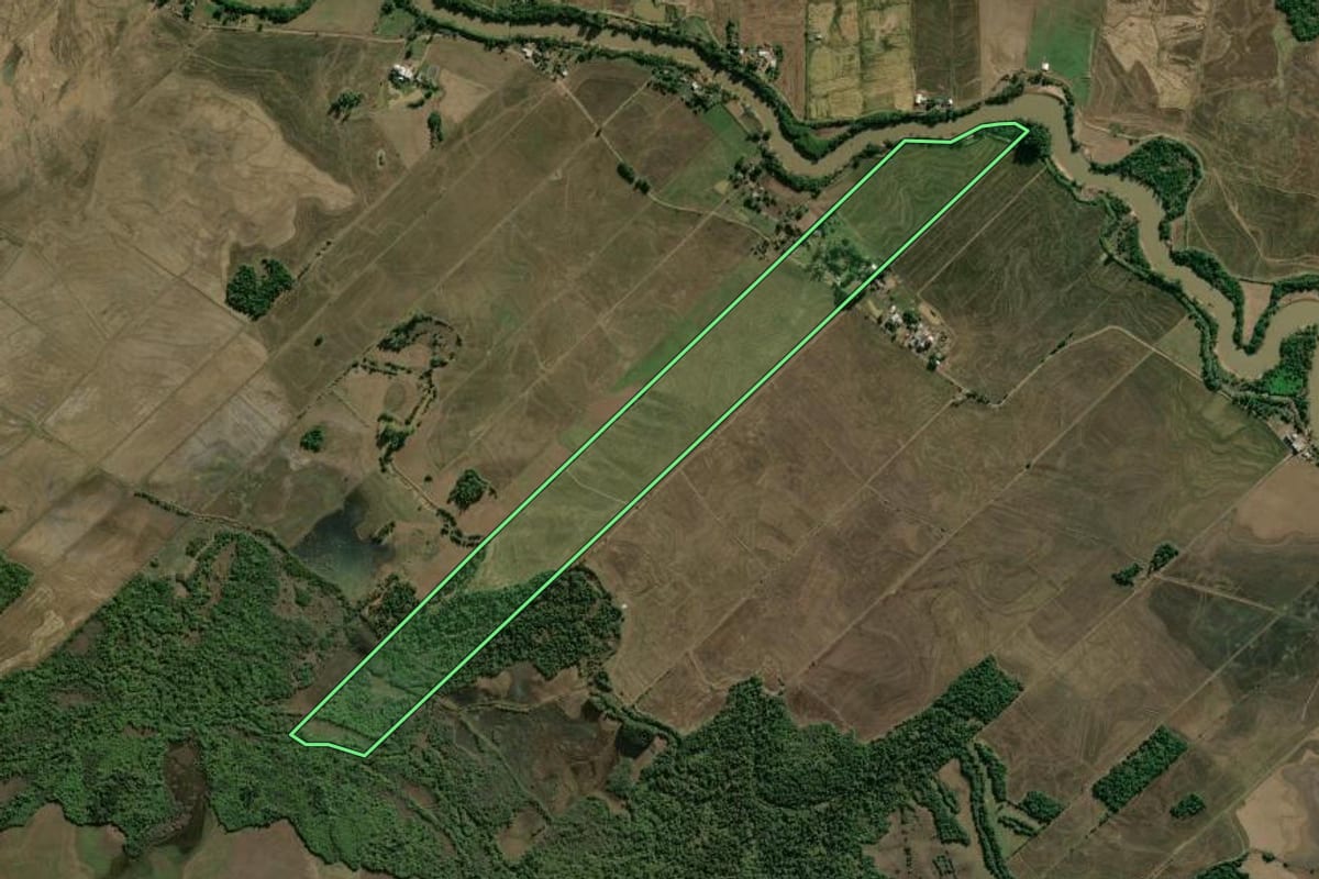 Imagem de satélite do imóvel rural em Candelária (RS), com o contorno declarado no CAR desenhado por cima.