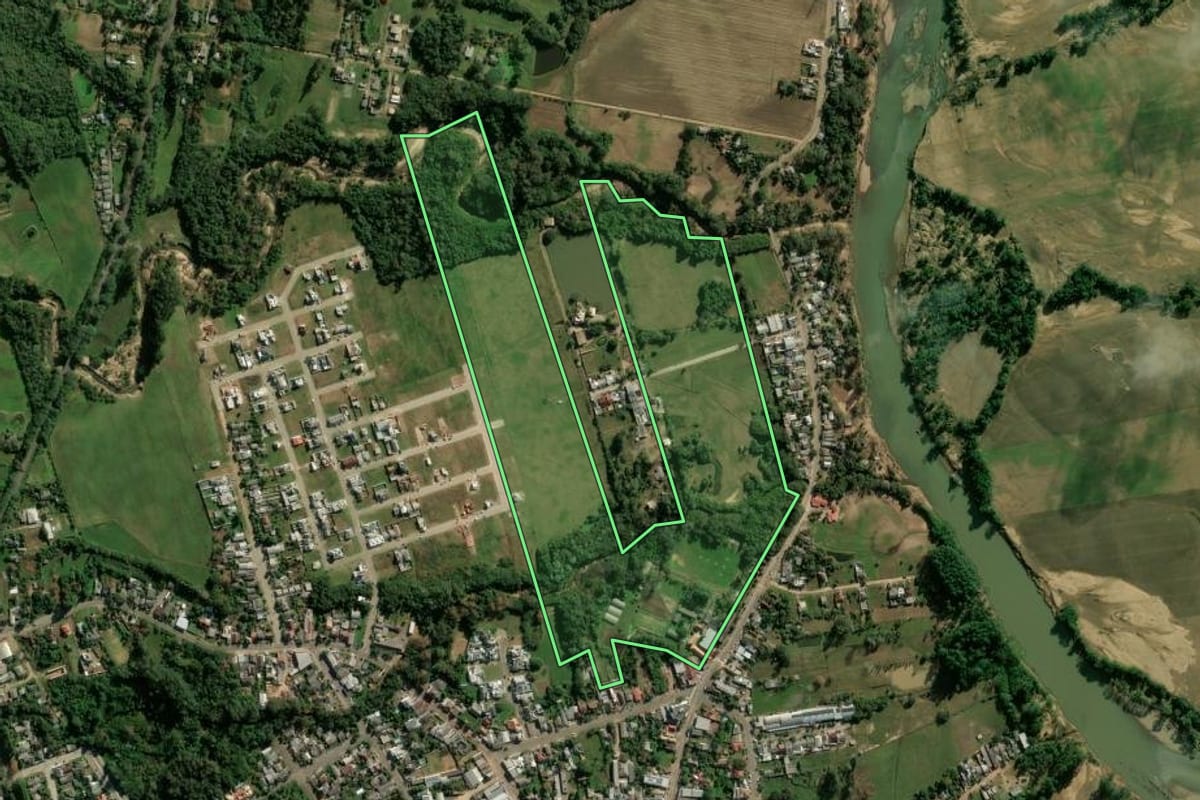 Imagem de satélite do imóvel rural em Candelária (RS), com o contorno declarado no CAR desenhado por cima.