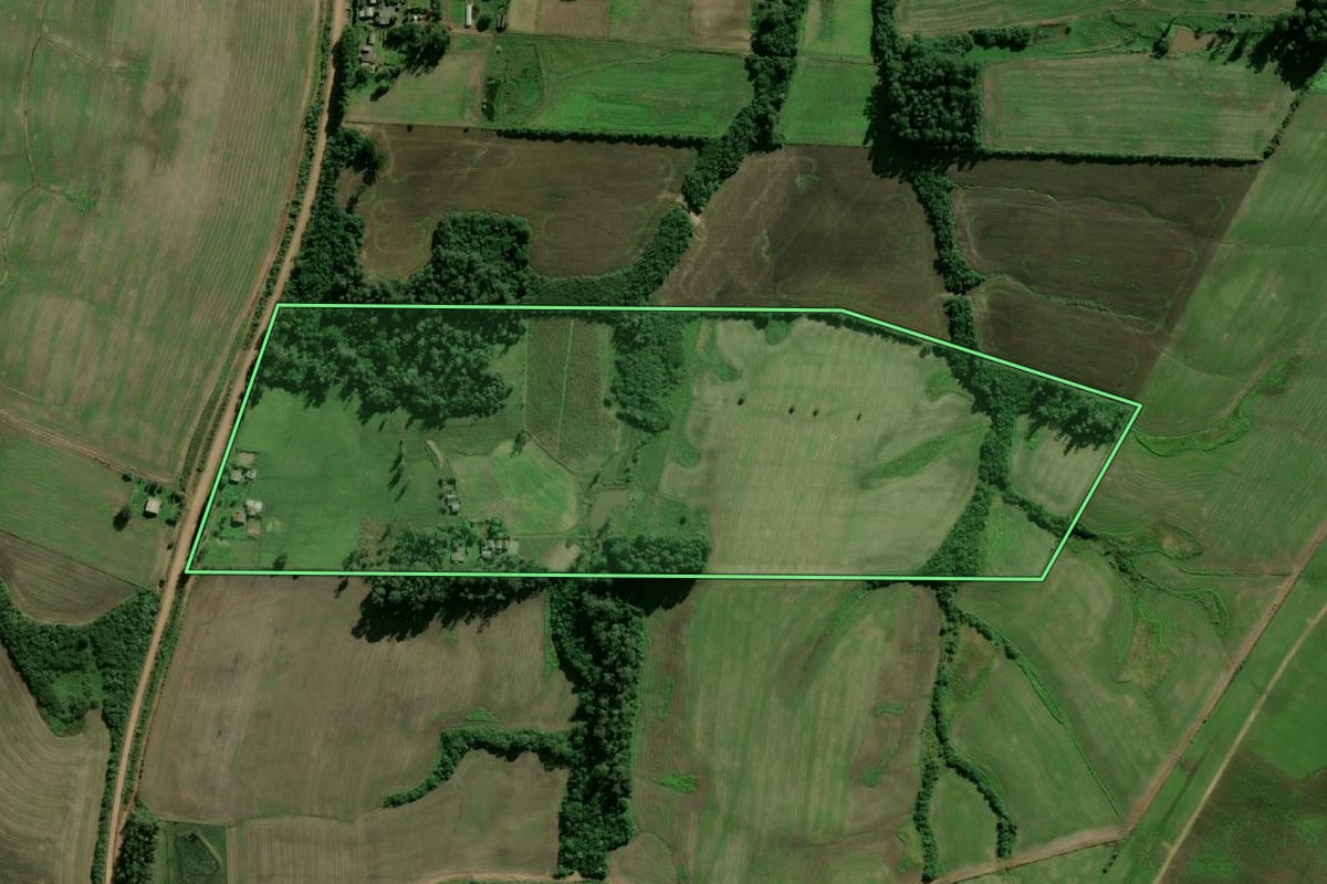 Imagem de satélite do imóvel rural em Candelária (RS), com o contorno declarado no CAR desenhado por cima.