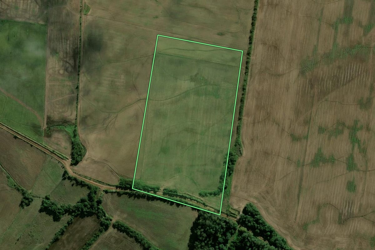 Imagem de satélite do imóvel rural em Candelária (RS), com o contorno declarado no CAR desenhado por cima.