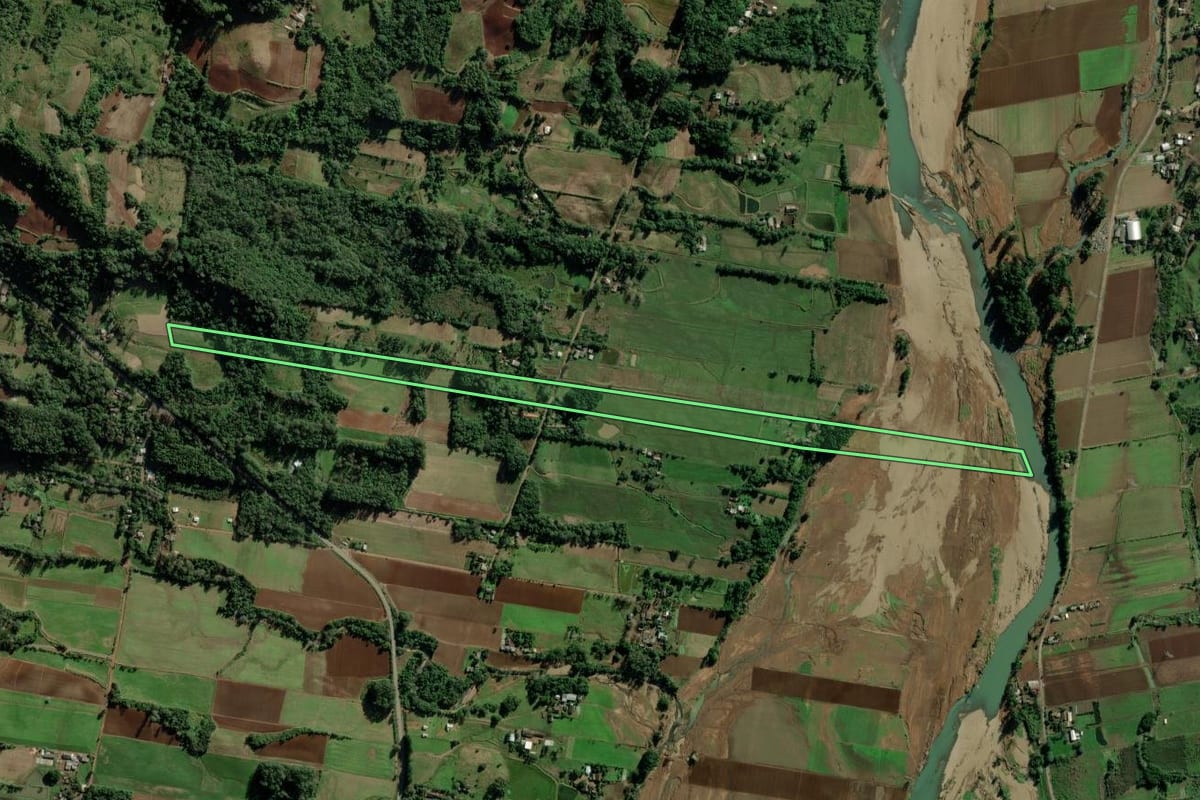 Imagem de satélite do imóvel rural em Candelária (RS), com o contorno declarado no CAR desenhado por cima.