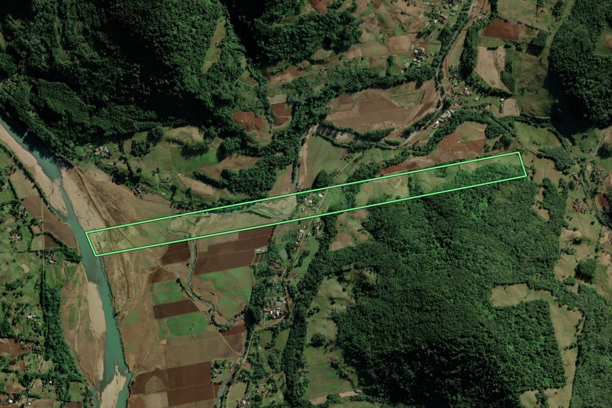 Imagem de satélite do imóvel rural em Candelária (RS), com o contorno declarado no CAR desenhado por cima.