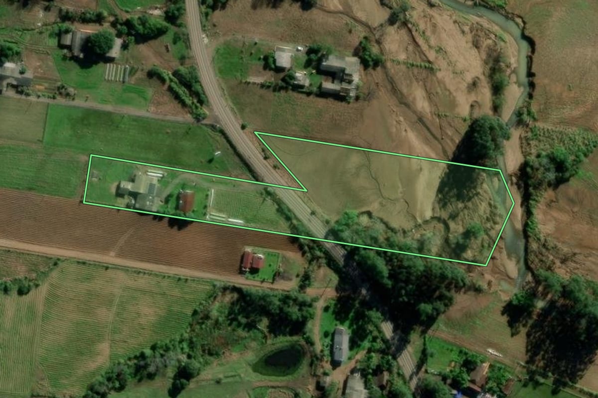 Imagem de satélite do imóvel rural em Candelária (RS), com o contorno declarado no CAR desenhado por cima.