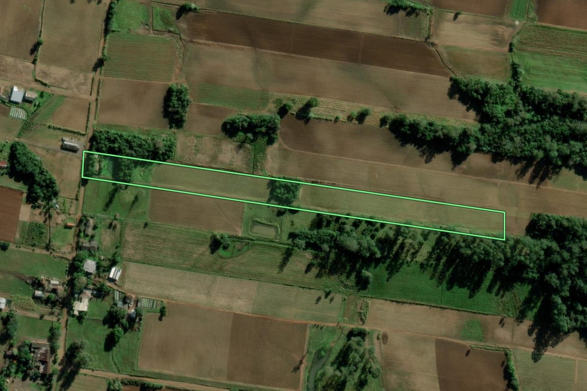 Imagem de satélite do imóvel rural em Candelária (RS), com o contorno declarado no CAR desenhado por cima.