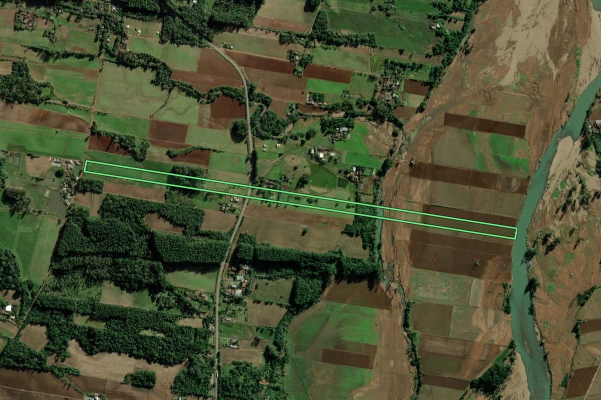 Imagem de satélite do imóvel rural em Candelária (RS), com o contorno declarado no CAR desenhado por cima.