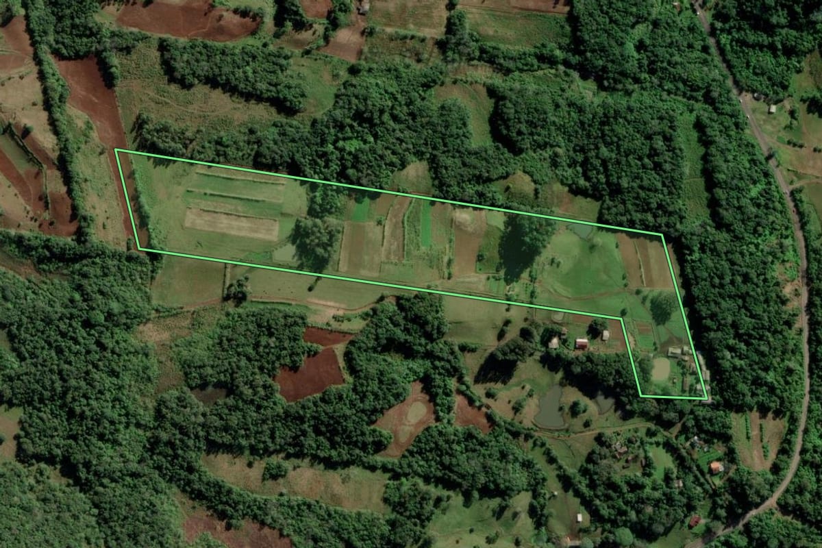 Imagem de satélite do imóvel rural em Candelária (RS), com o contorno declarado no CAR desenhado por cima.