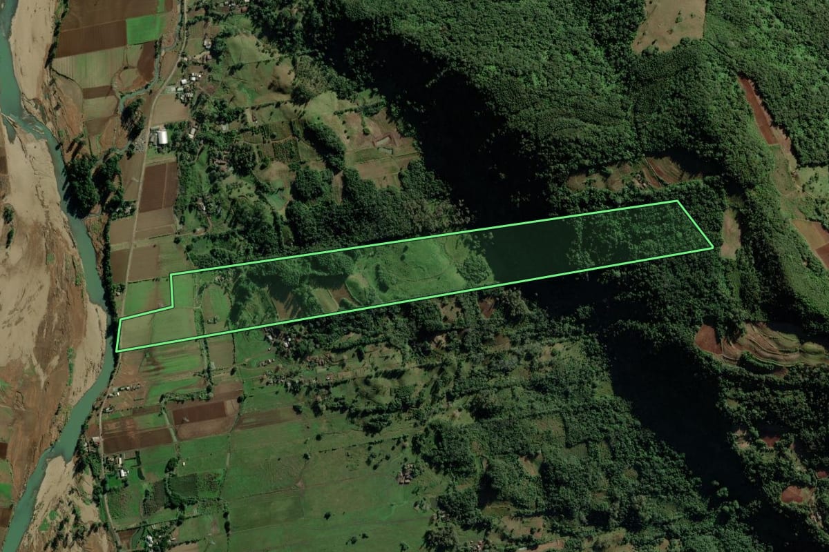 Imagem de satélite do imóvel rural em Candelária (RS), com o contorno declarado no CAR desenhado por cima.
